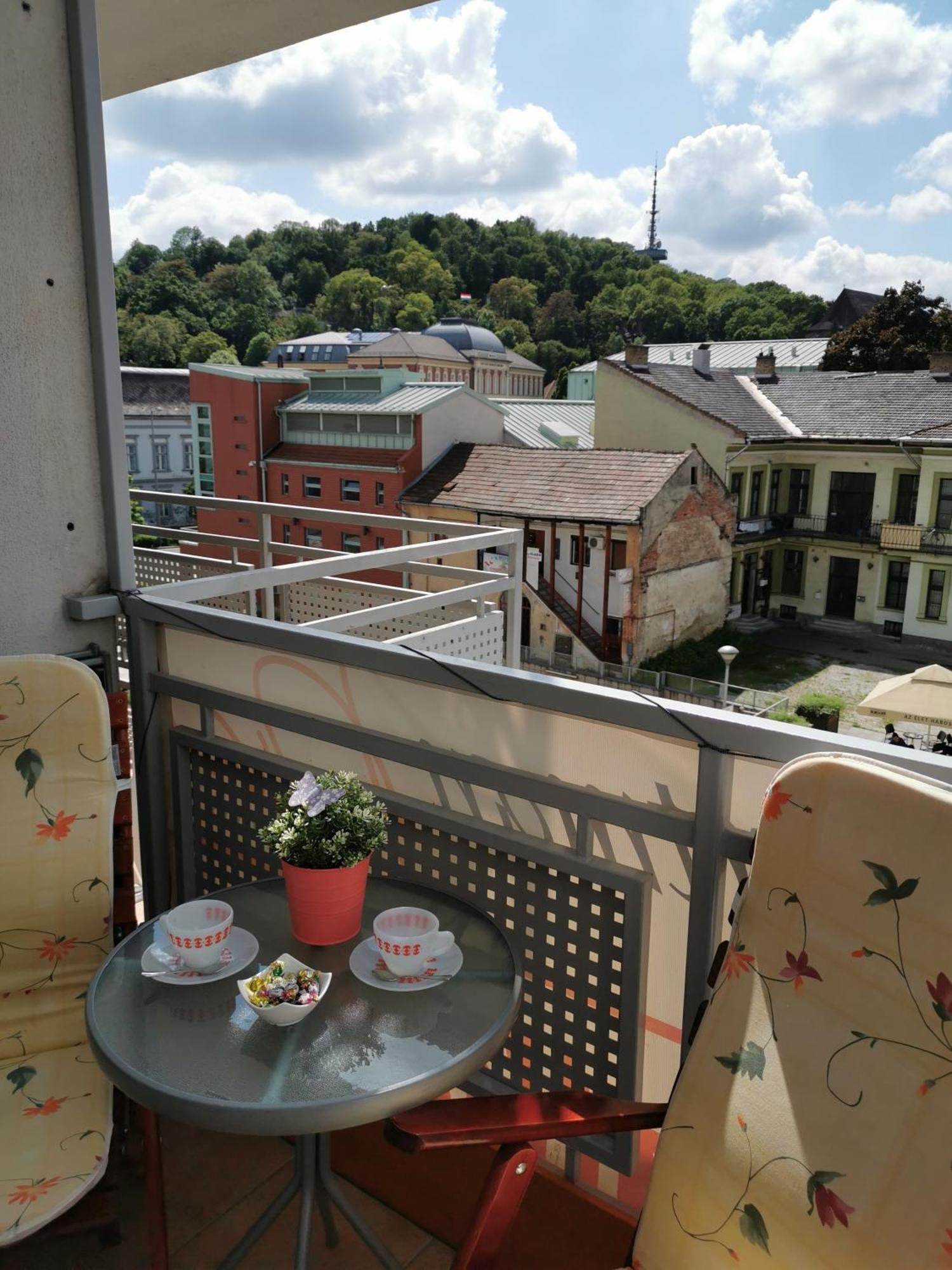 Dia Apartman Miskolc Exterior foto
